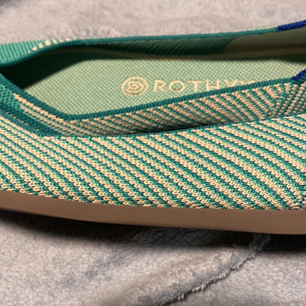 Rothy’s size 8w green and cream used but as you can see in like new condition - Picture 10 of 17